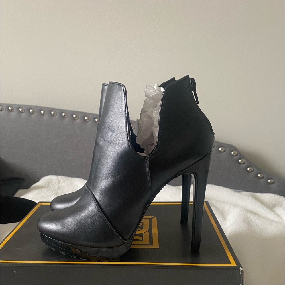 Zara leather pumps with zipper